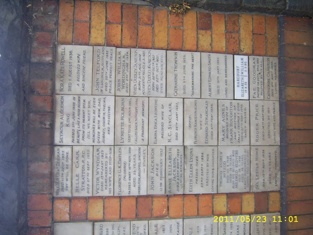 032 Memorial wall