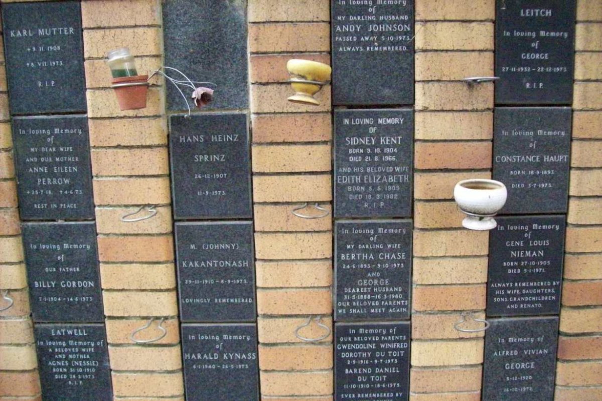 142 Memorial wall 