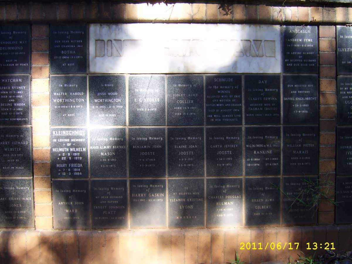 066 Memorial wall