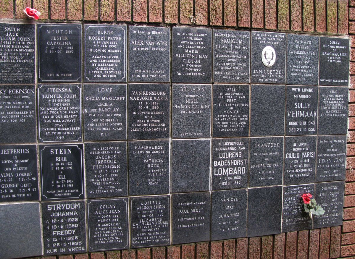 167 Memorial wall 