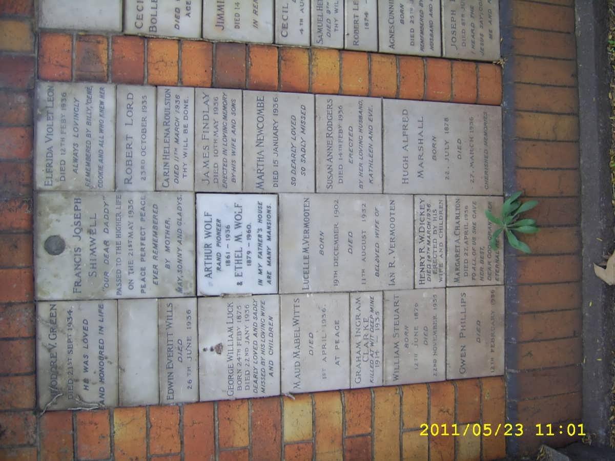 031 Memorial wall