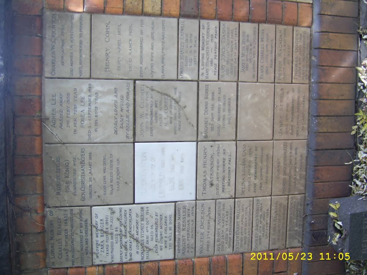 047 Memorial wall