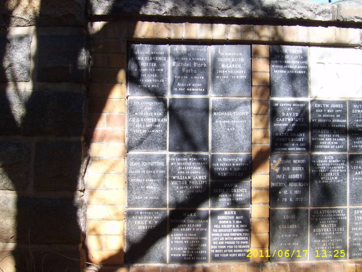 077 Memorial wall