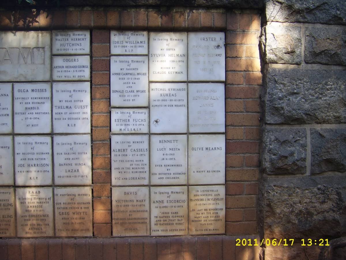 064 Memorial wall