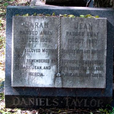DANIELS Sarah -1935 :: TAYLOR Jean -1957