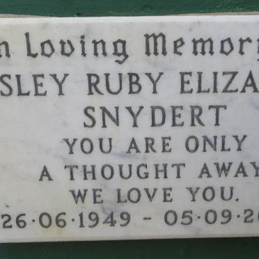 SNYDERT Lesley Ruby Elizabeth 1949-2004