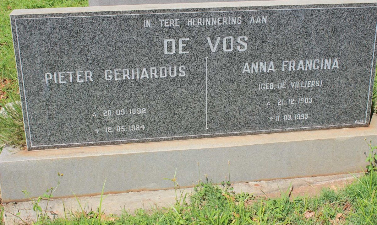 VOS Pieter Gerhardus, de 1892-1984 &amp; Anna Francina DE VILLIERS 1903-1993