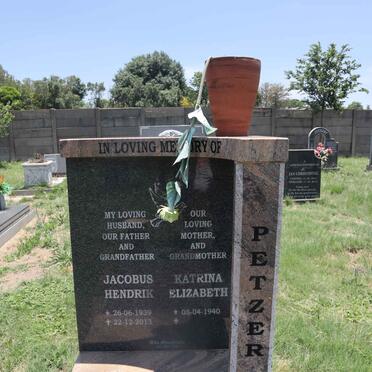 PETZER Jacobus Hendrik 1939-2013 & Katrina Elizabeth 1940- 