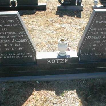 KOTZE Johannes Jacobus 1915-1987 &amp; Johanna Marthina PETZER 1919-1988