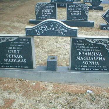 STRAUSS Gert Petrus Nicolaas 1918- &amp; Fransina Magdalena Sophia 1916-1985
