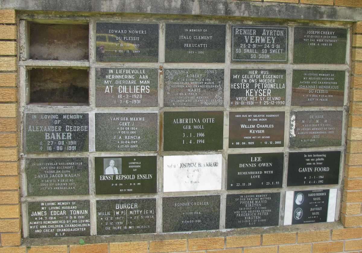 08. Memorial wall