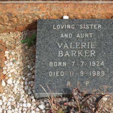 BARKER Valerie 1924-1989