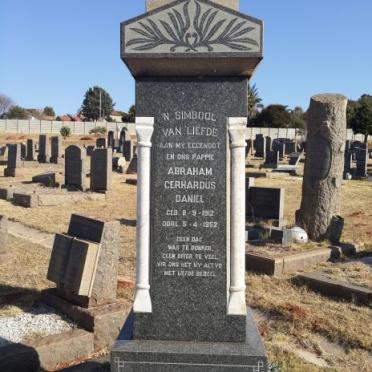 NEL Abraham Gerhardus Daniel 1912-1952 &amp; Susanna Segrya VILJOEN voorheen NEL nee BRITS 1917-1959