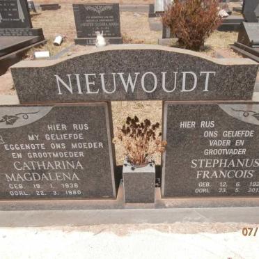 NIEUWOUDT Stephanus Francois 1926-2013 &amp; Catharina Magdalena 1936-1980