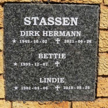 STASSEN Dirk Hermann 1945-2021 &amp; Bettie 1953- :: STASSEN Lindie 1982-2018