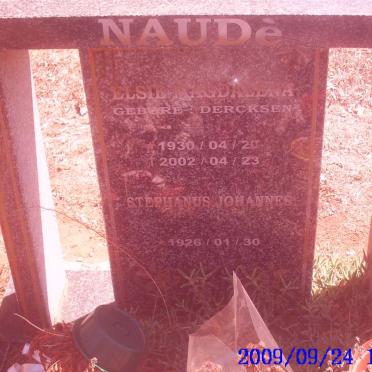 NAUDE Stephanus Johannes 1926-  &amp; Elsie Magdalena DERCKSEN 1930-2002
