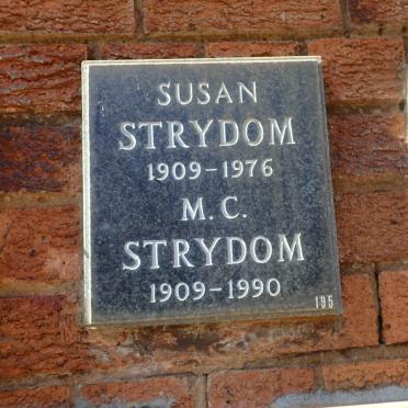 STRYDOM M.C. 1909-1990 &amp; Susan 1909-1976