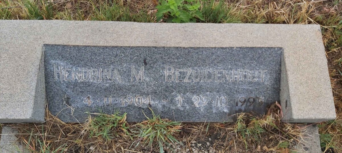 BEZUIDENHOUT Hendrina M. 1904-1993