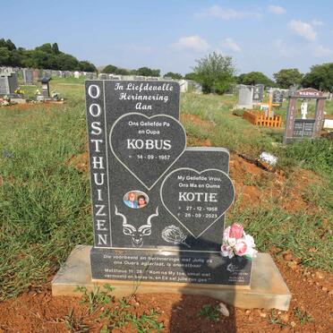 OOSTHUIZEN Kobus 1957- & Kotie 1958-2023