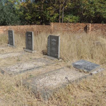 Gauteng, PRETORIA district, Zwavelpoort, Graham Road, Zwavelpoort 373, J.H. SMIT Private cemetery