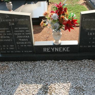 REYNEKE Fredrik Johannes 1917-1982 &amp; Johanna Maria Charlotte 1917-  :: REYNEKE Lily Maria 1918-1975