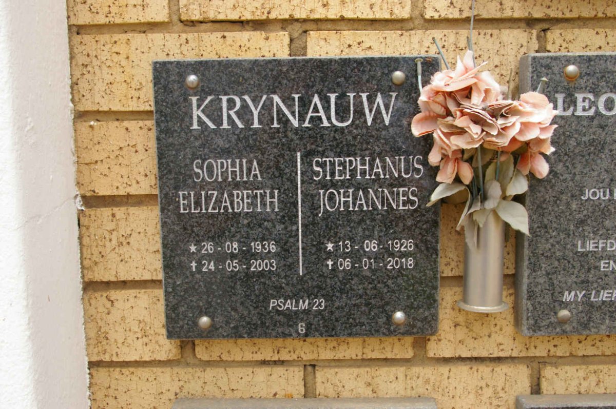 KRYNAUW Stephanus Johannes 1926-2018 &amp; Sophia Elizabeth 1936-2003