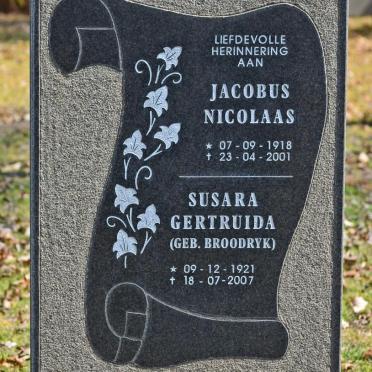 GROBLER Jacobus Nicolaas 1918-2001 &amp; Susara Gertruida BROODRYK 1921-2007