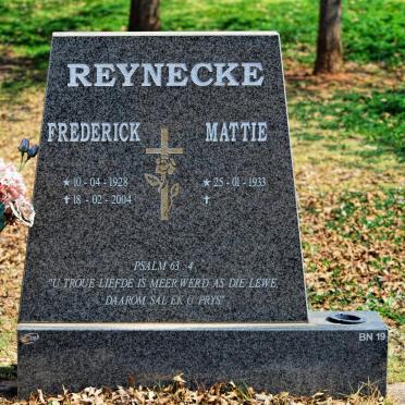 REYNECKE Frederick 1928-2004 &amp; Mattie 1933-
