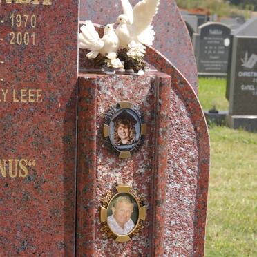 REDELINGHUYS Johannes Hermanus 1943-2009 &amp; Maria Christina Elizabeth 1942- :: REDELINGHUYS Lorinda 1970-2001