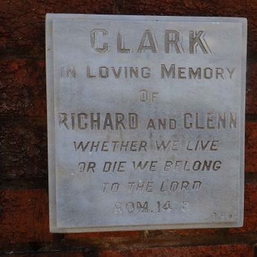 CLARK Richard &amp; Glenn