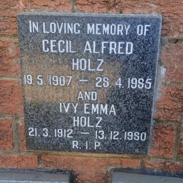HOLZ Cecil Alfred 1907-1985 &amp; Ivy Emma 1912-1980