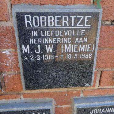ROBBERTZE M.J.W. 1918-1988
