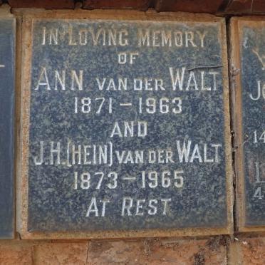 WALT J.H., van der 1873-1965 &amp; Ann 1871-1963
