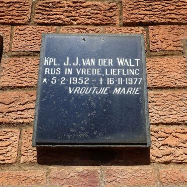 WALT J.J., van der 1952-1977 &amp; Marie