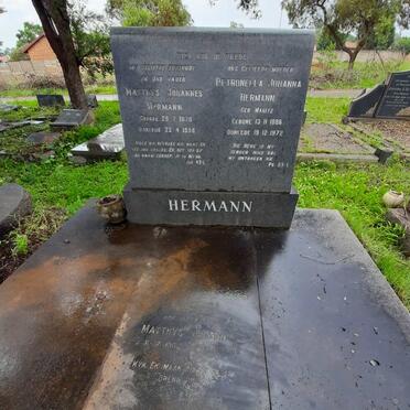 HERMANN Matthys Johannes 1878-1958 &amp; Petronella Johanna MARITZ 1886-1972