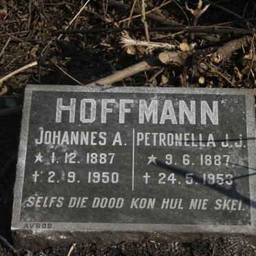 HOFFMANN Johannes A. 1887-1950 & Petronella J.J. 1887-1953
