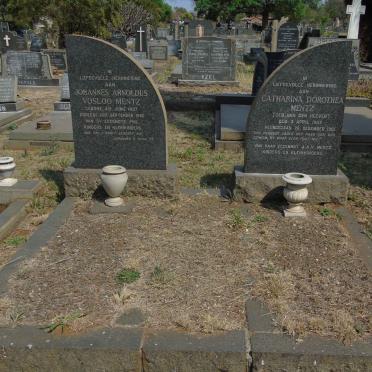 MENTZ Johannes Arnoldus Vosloo 1897-1966 &amp; Catharina Dorothea VAN DEN HEEVER 1902-1961