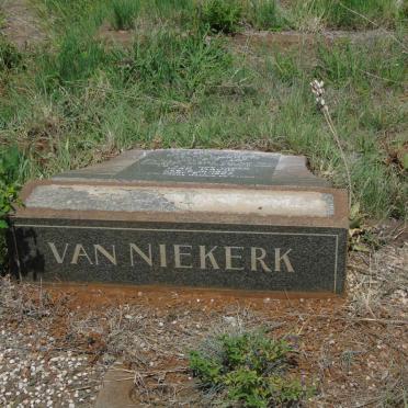NIEKERK Izak David, van 1892-1967 &amp; Cecilia Anna DE SWARDT 1892-1945 _1