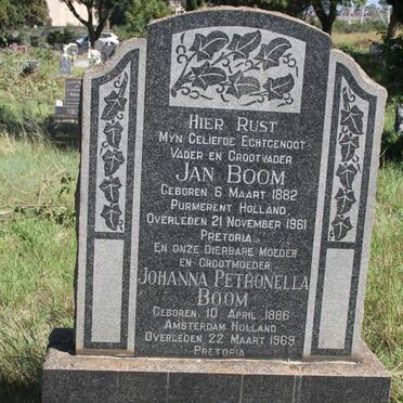 BOOM Jan 1882-1961 & Johanna Petronella 1886-1969