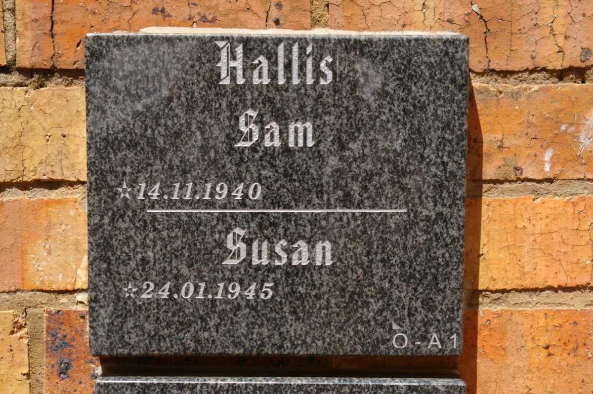 HALLIS Sam 1940- &amp; Susan 1945-