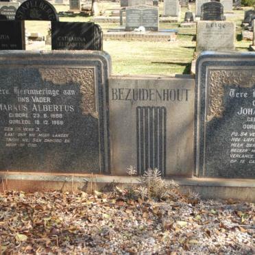 BEZUIDENHOUT Markus Albertus 1886-1968 &amp; Johanna Maria 189?-1974