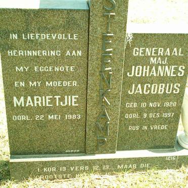 STEENKAMP Johannes Jacobus 1920-1997 &amp; Marietjie -1983