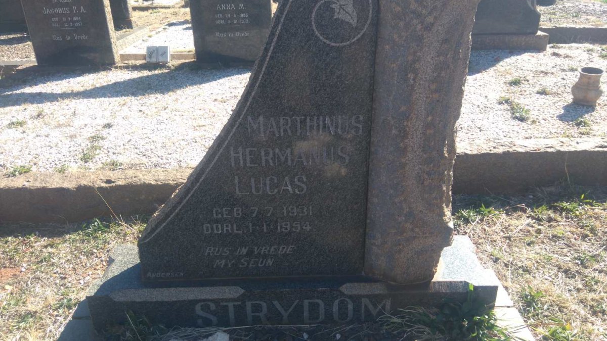 STRYDOM Marthinus Hermanus Lucas 1931-1954