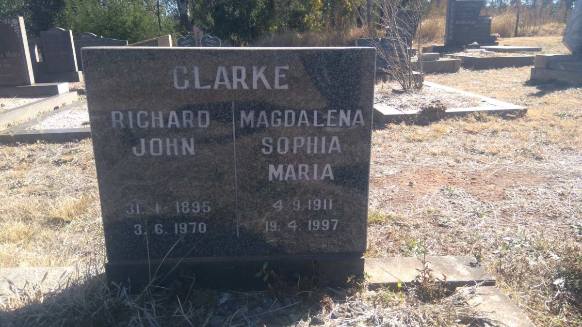 CLARKE Richard John 1895-1970 &amp; Magdalena Sophia Maria 1911-1997