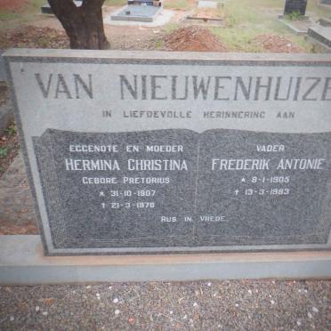 NIEUWENHUIZEN Frederik Antonie, van 1905-1983 &amp; Hermina Christina PRETORIUS 1907-1978