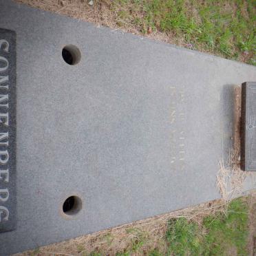 SONNENBERG Faan 1923-1998 &amp; Isabel 1925-2004