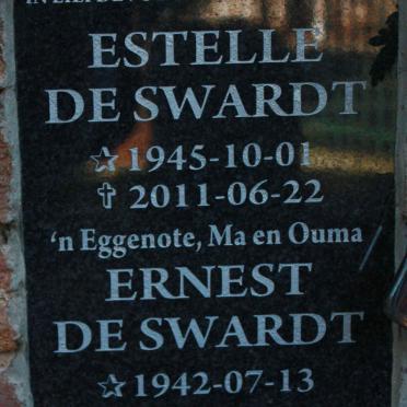 SWARDT Ernest, de 1942- &amp; Estelle 1945-2011