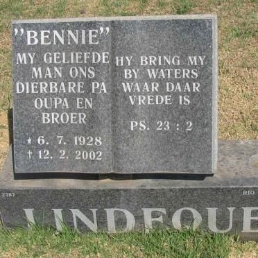 LINDEQUE Bennie 1928-2002