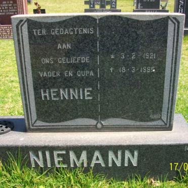 NIEMANN Hennie 1921-1995