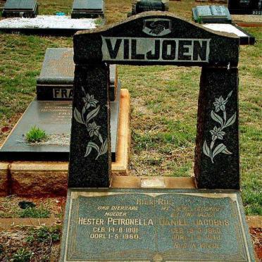 VILJOEN Daniel Jacobus 1880-1948 &amp; Hester Petronella 1881-1960